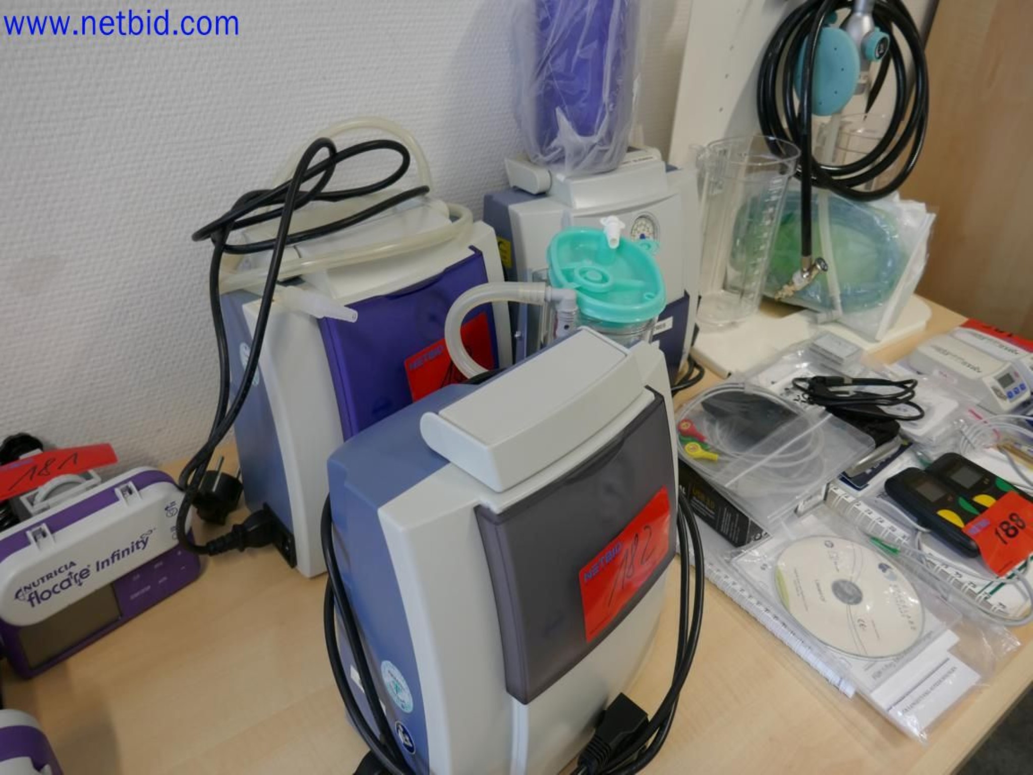 Medyczne urządzenia techniczne, wyposażenie i meble szpitalne-1