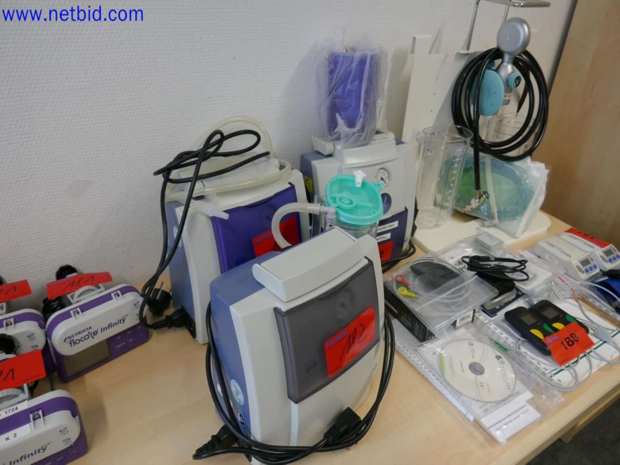 Medyczne urządzenia techniczne, wyposażenie i meble szpitalne-2