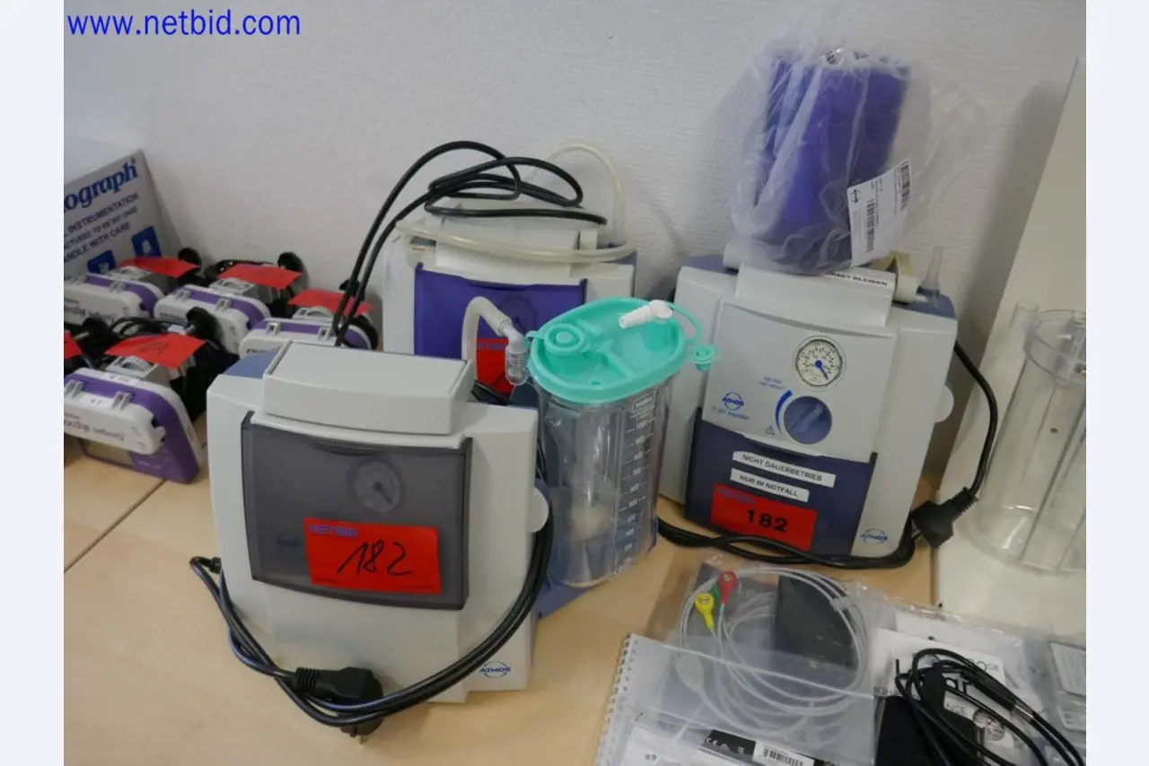 Medyczne urządzenia techniczne, wyposażenie i meble szpitalne-3