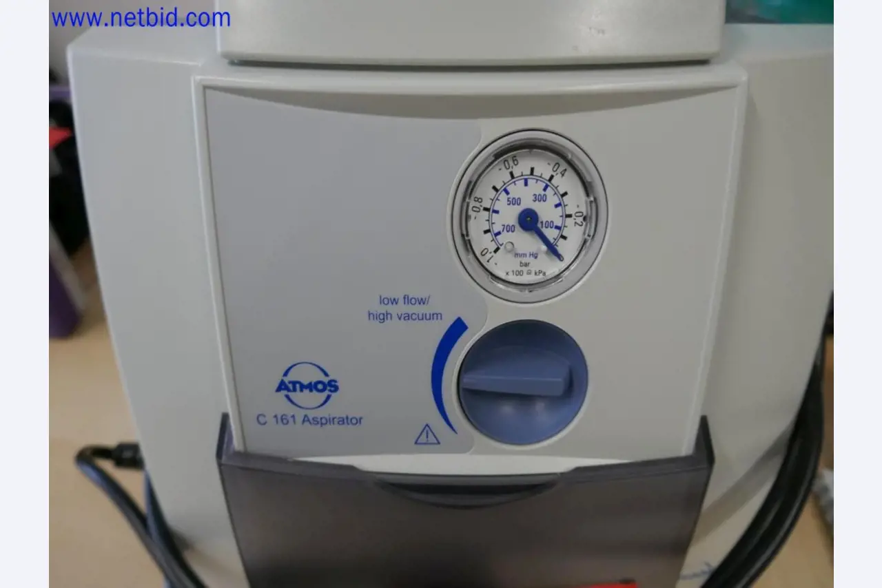 Medyczne urządzenia techniczne, wyposażenie i meble szpitalne-4