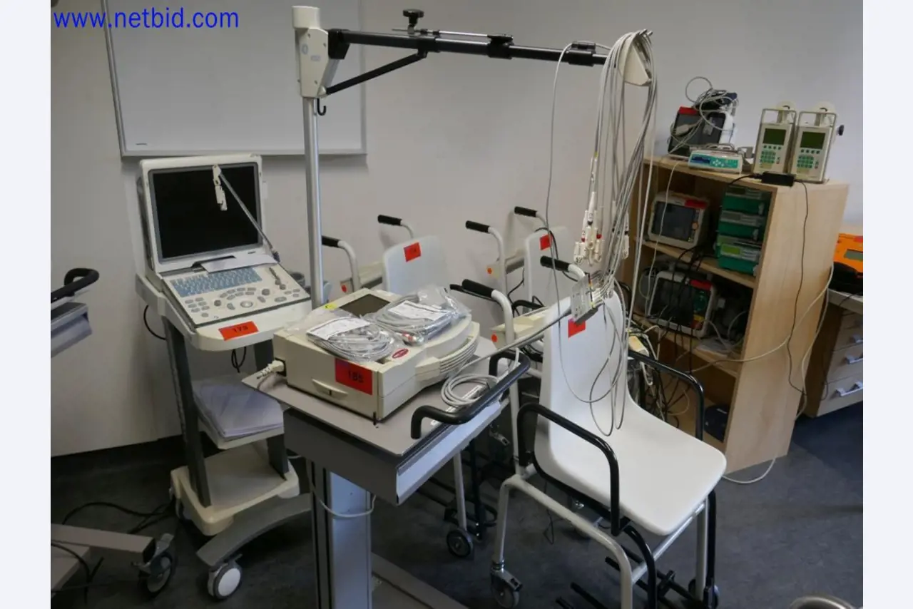 Medyczne urządzenia techniczne, wyposażenie i meble szpitalne-1