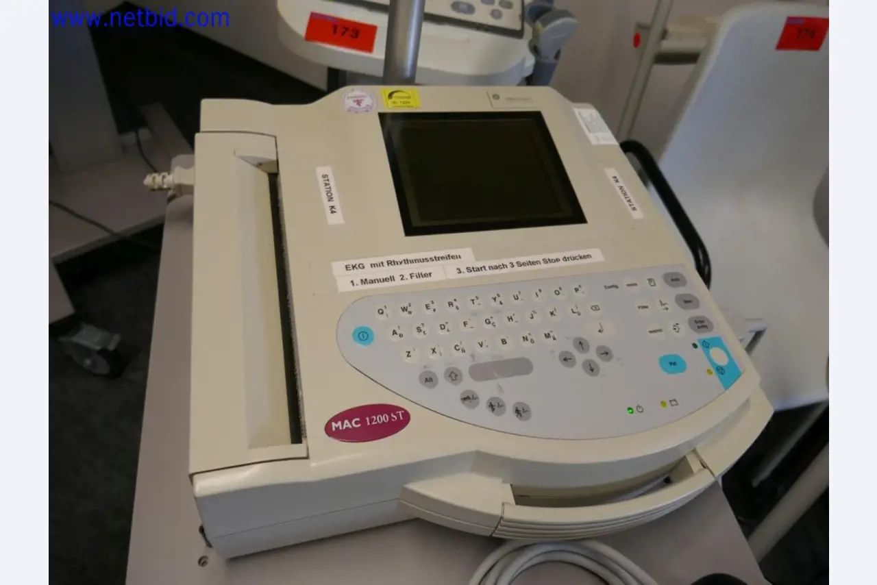 Medyczne urządzenia techniczne, wyposażenie i meble szpitalne-2