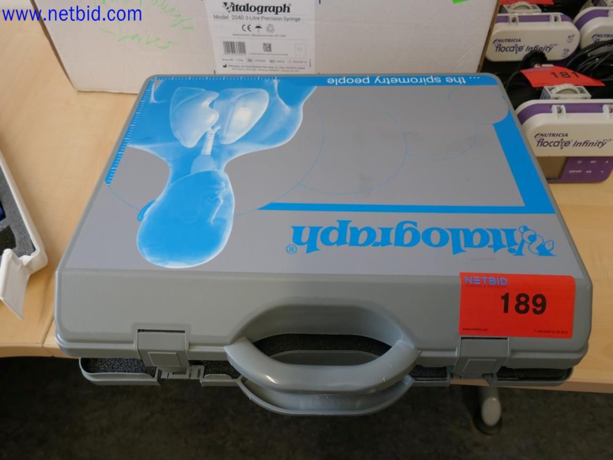 Medyczne urządzenia techniczne, wyposażenie i meble szpitalne-1