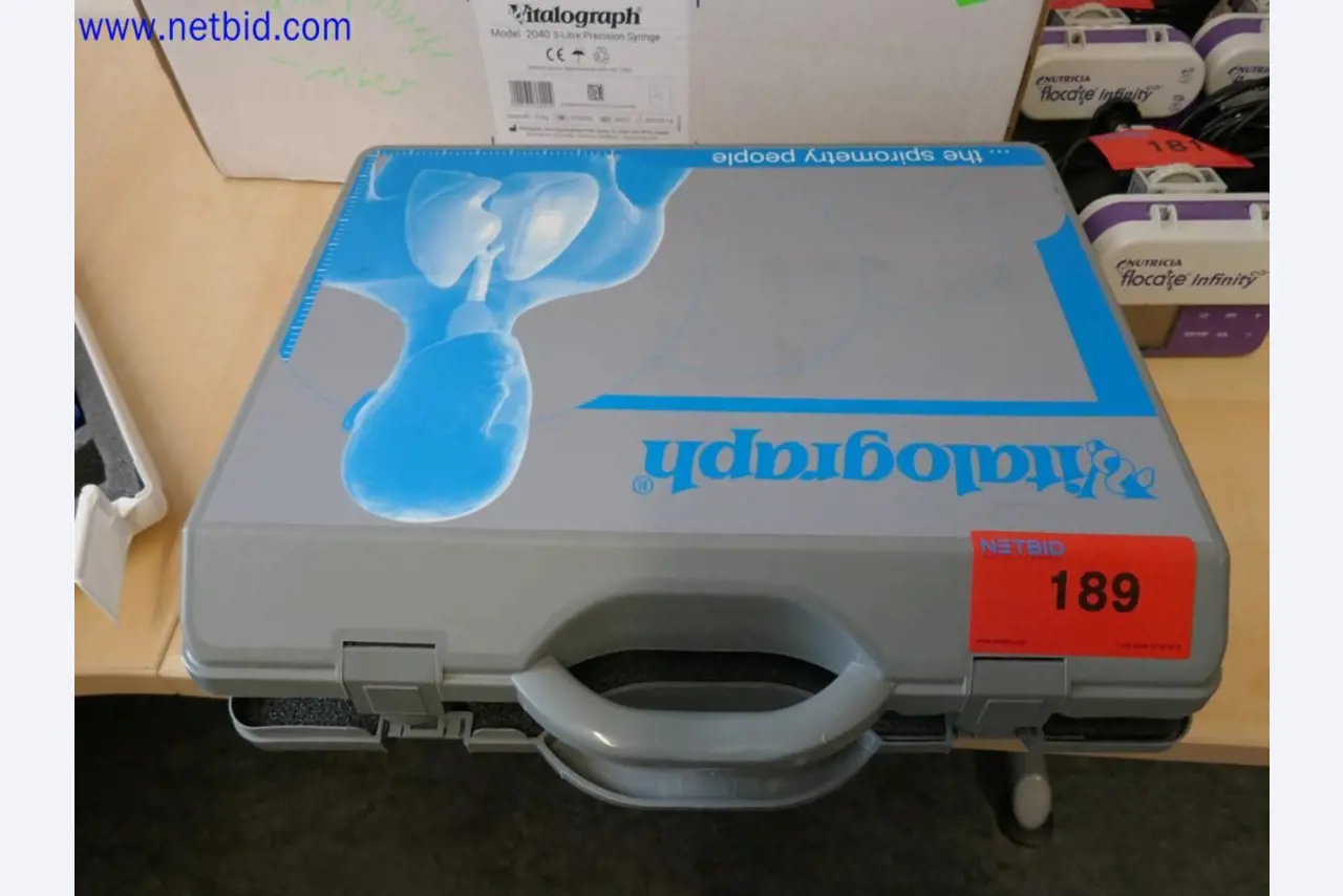 Medyczne urządzenia techniczne, wyposażenie i meble szpitalne-1