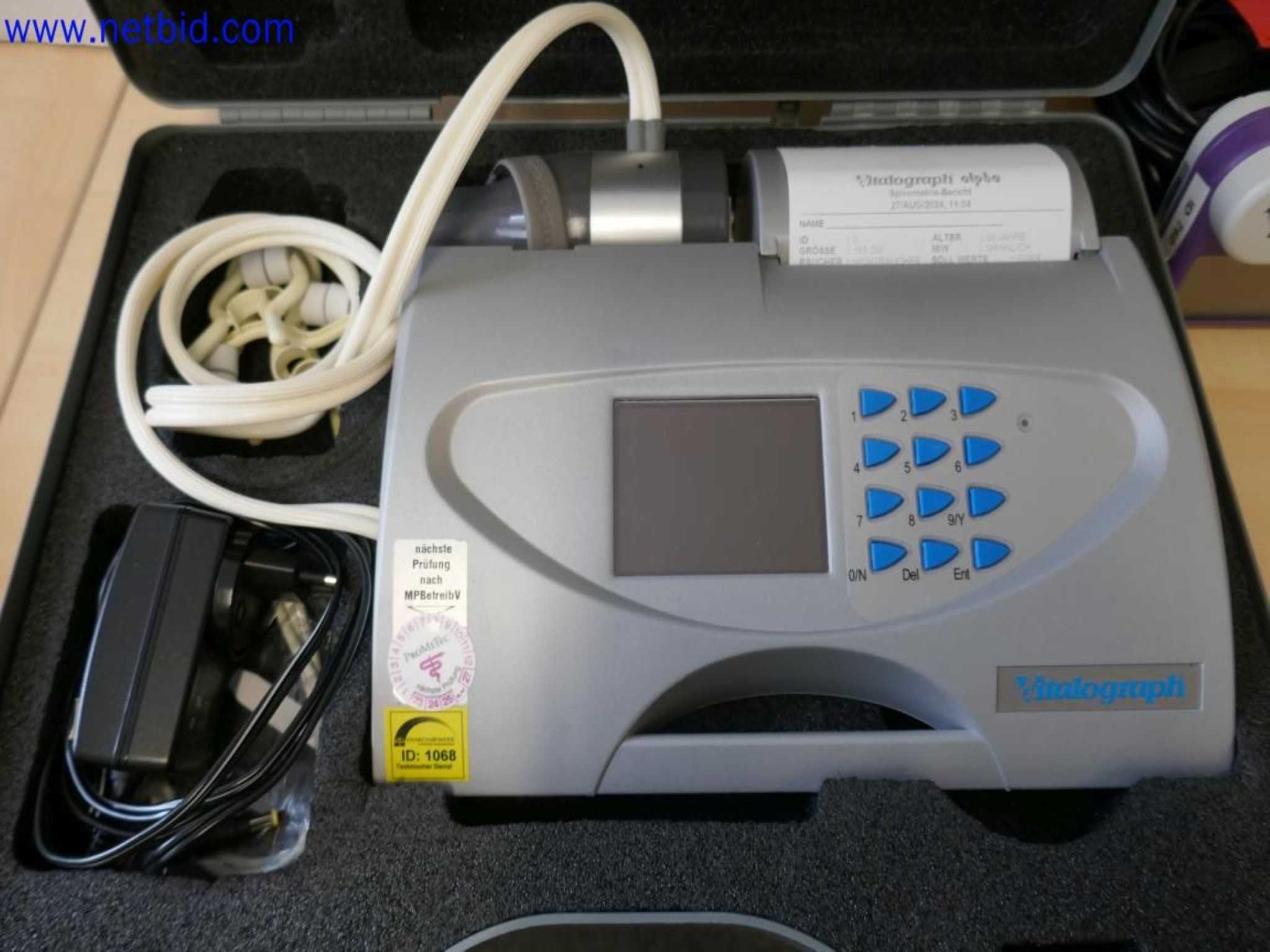 Medyczne urządzenia techniczne, wyposażenie i meble szpitalne-3