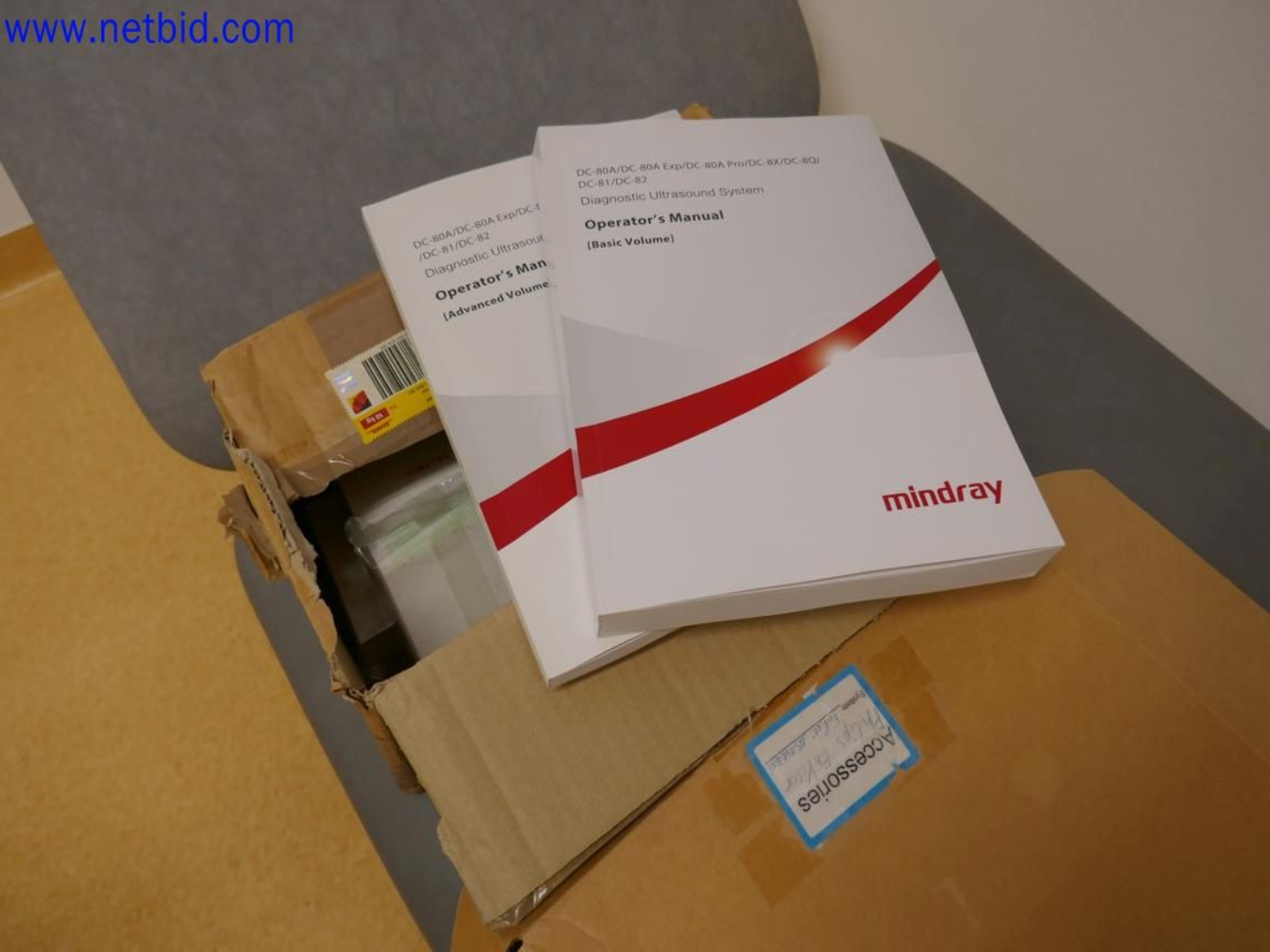 Medyczne urządzenia techniczne, wyposażenie i meble szpitalne-3