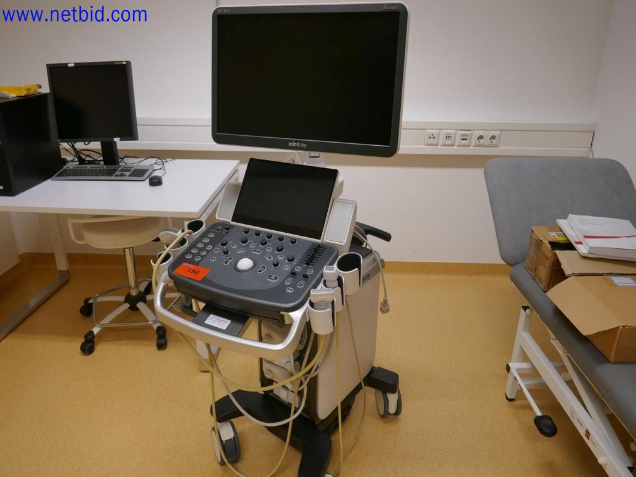 Medyczne urządzenia techniczne, wyposażenie i meble szpitalne-6