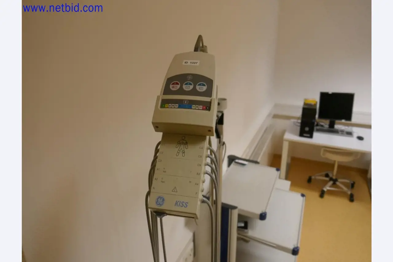 Medyczne urządzenia techniczne, wyposażenie i meble szpitalne-2