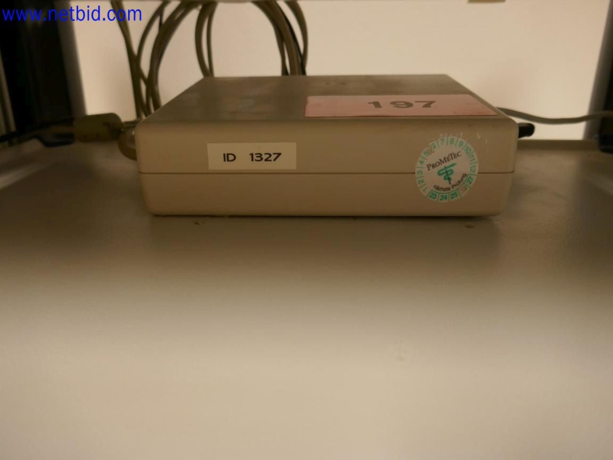 Medyczne urządzenia techniczne, wyposażenie i meble szpitalne-3