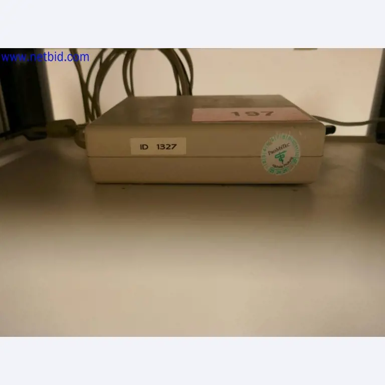 Medyczne urządzenia techniczne, wyposażenie i meble szpitalne-3