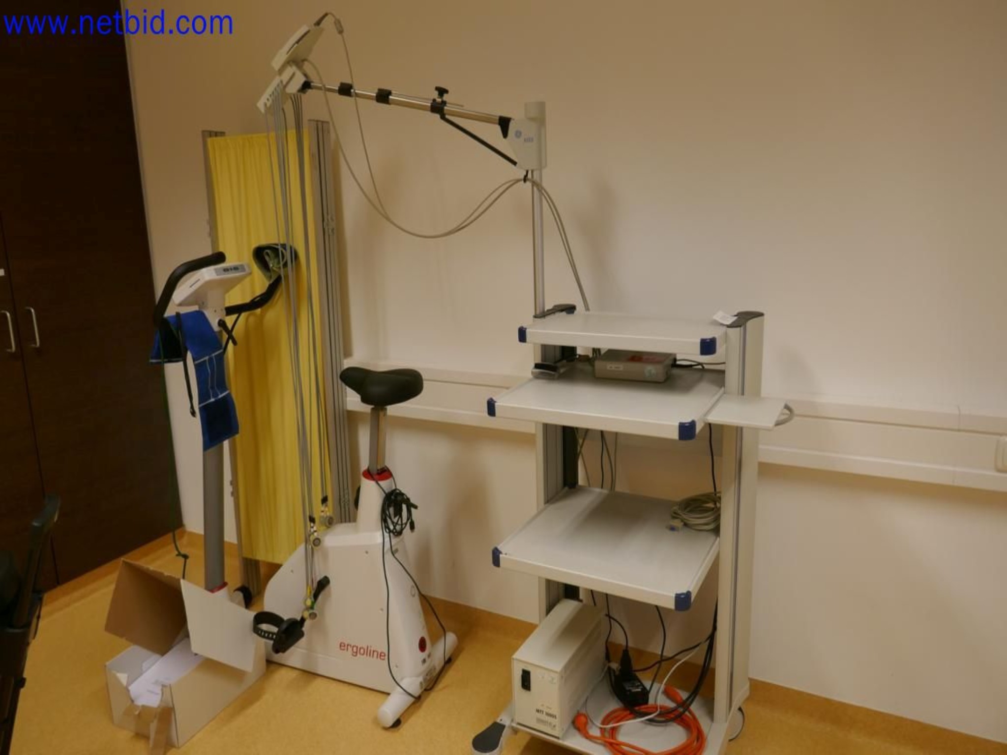 Medyczne urządzenia techniczne, wyposażenie i meble szpitalne-4