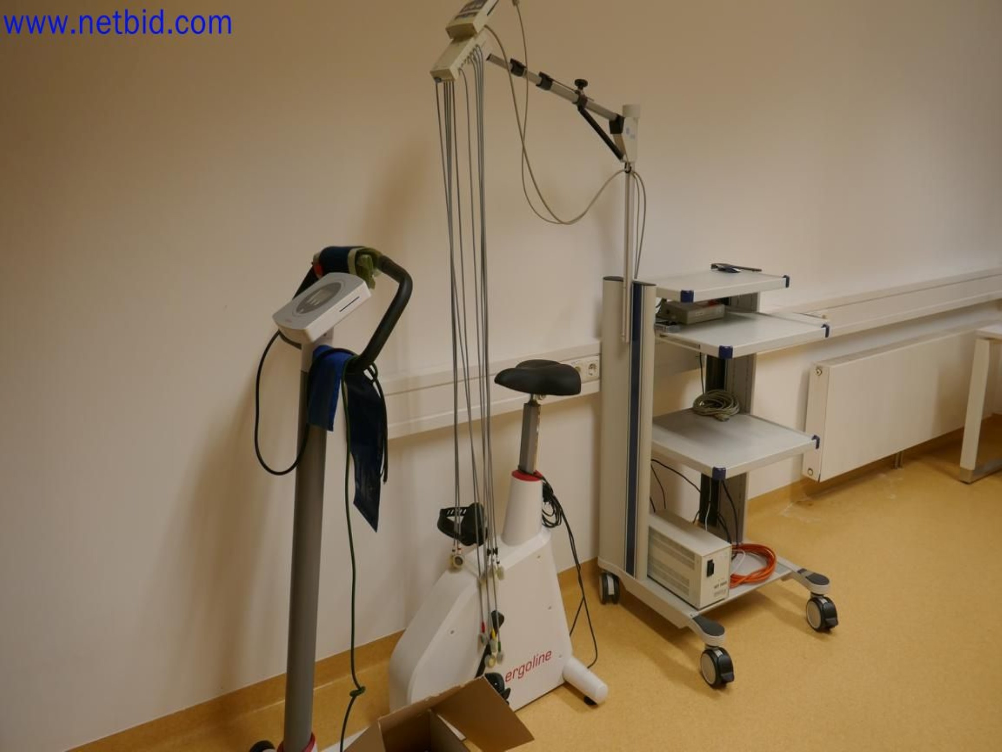 Medyczne urządzenia techniczne, wyposażenie i meble szpitalne-5