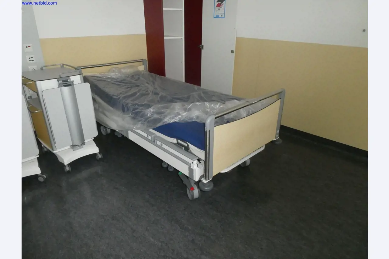 Medyczne urządzenia techniczne, wyposażenie i meble szpitalne-1