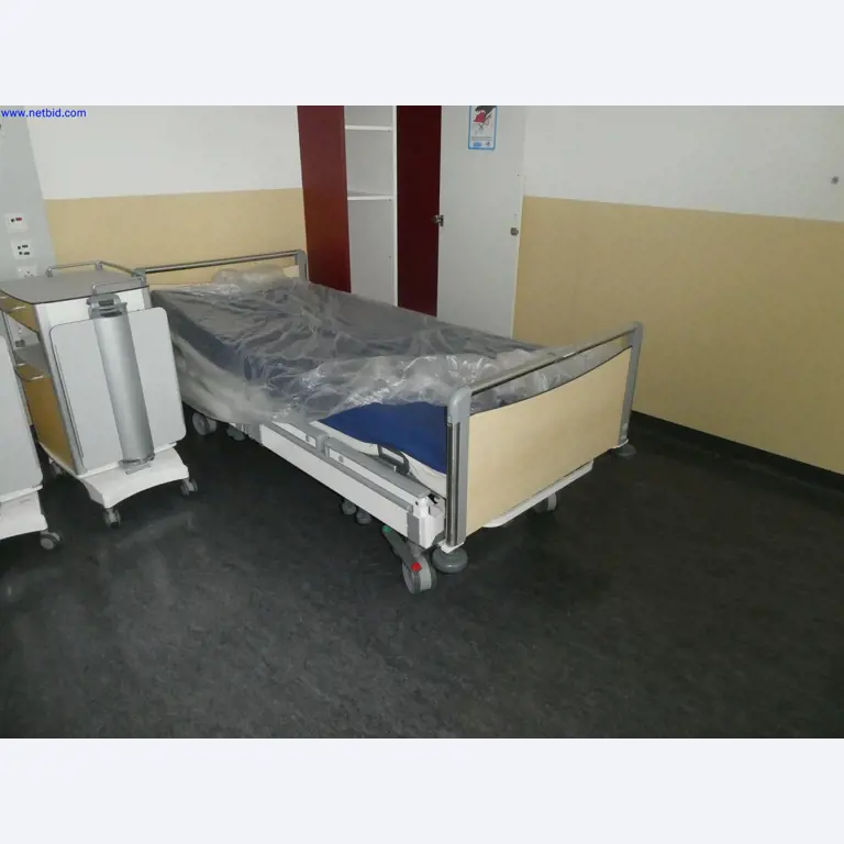 Medyczne urządzenia techniczne, wyposażenie i meble szpitalne-1