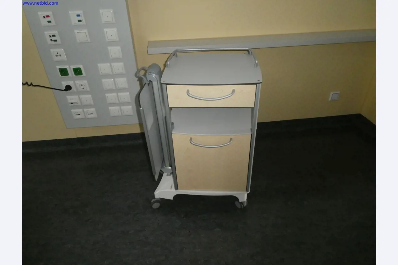 Medyczne urządzenia techniczne, wyposażenie i meble szpitalne-2