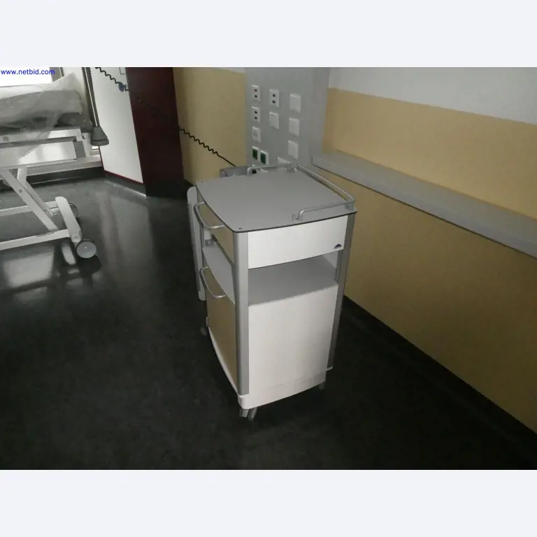 Medyczne urządzenia techniczne, wyposażenie i meble szpitalne-3