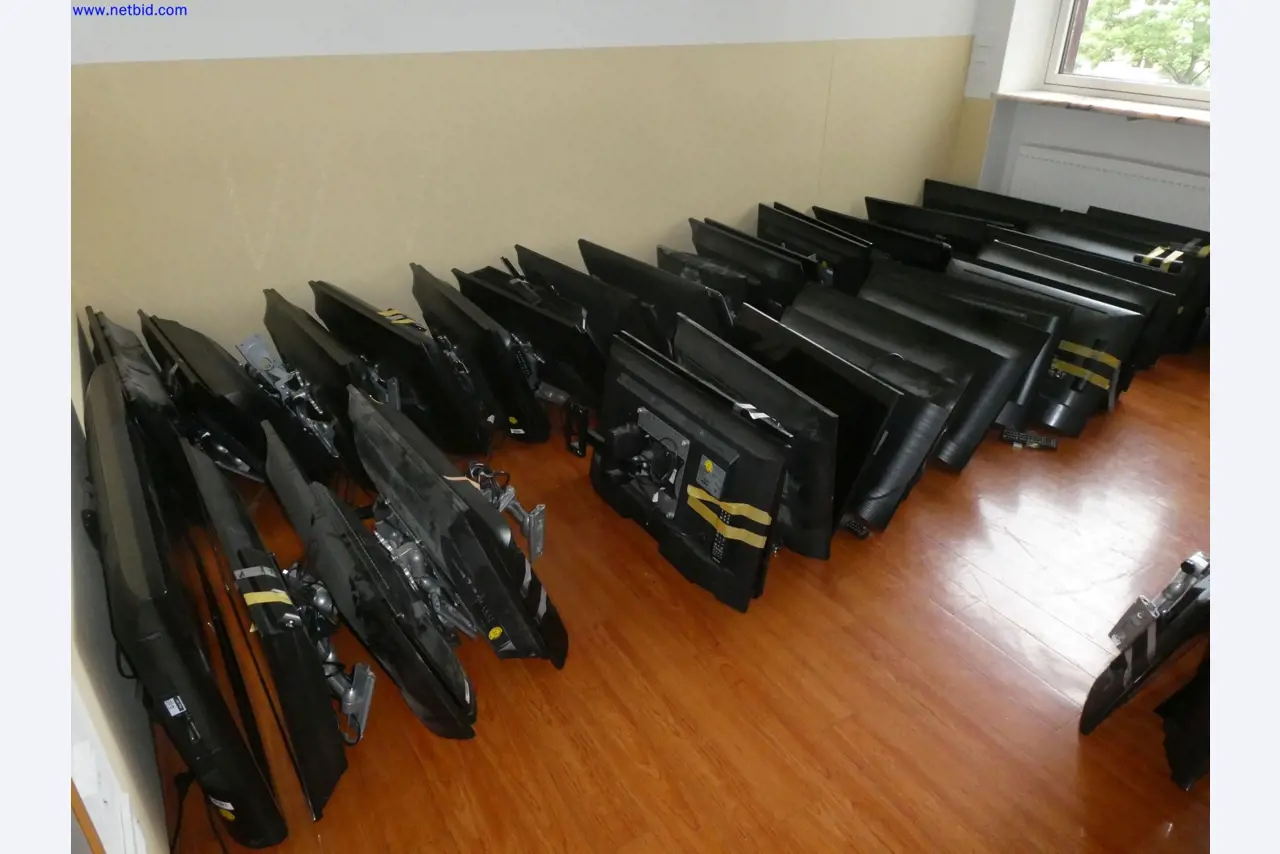 Medyczne urządzenia techniczne, wyposażenie i meble szpitalne-3