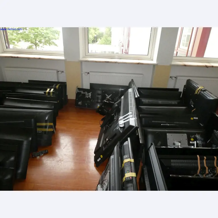 Medyczne urządzenia techniczne, wyposażenie i meble szpitalne-4