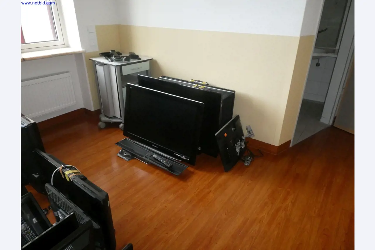 Medyczne urządzenia techniczne, wyposażenie i meble szpitalne-5