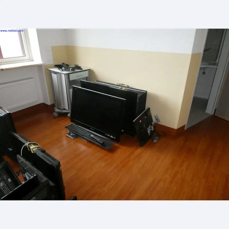 Medyczne urządzenia techniczne, wyposażenie i meble szpitalne-5