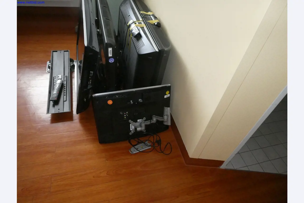 Medyczne urządzenia techniczne, wyposażenie i meble szpitalne-7