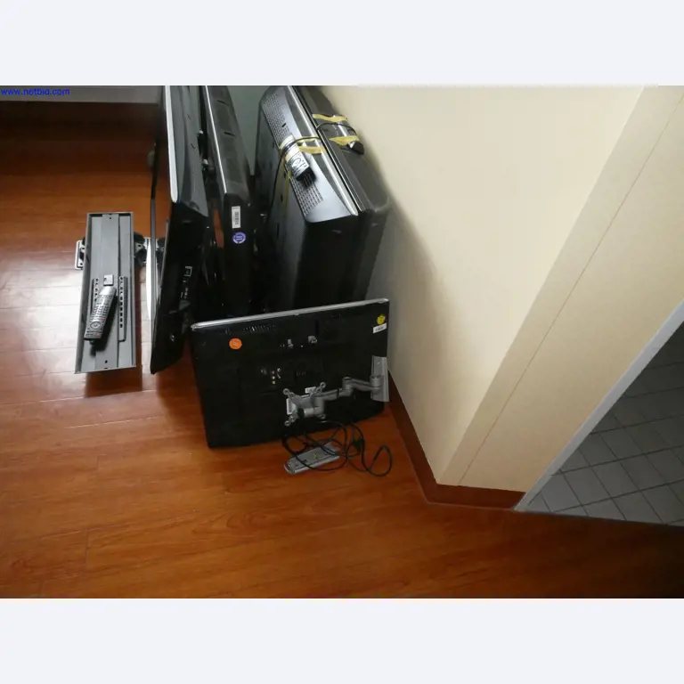 Medyczne urządzenia techniczne, wyposażenie i meble szpitalne-7