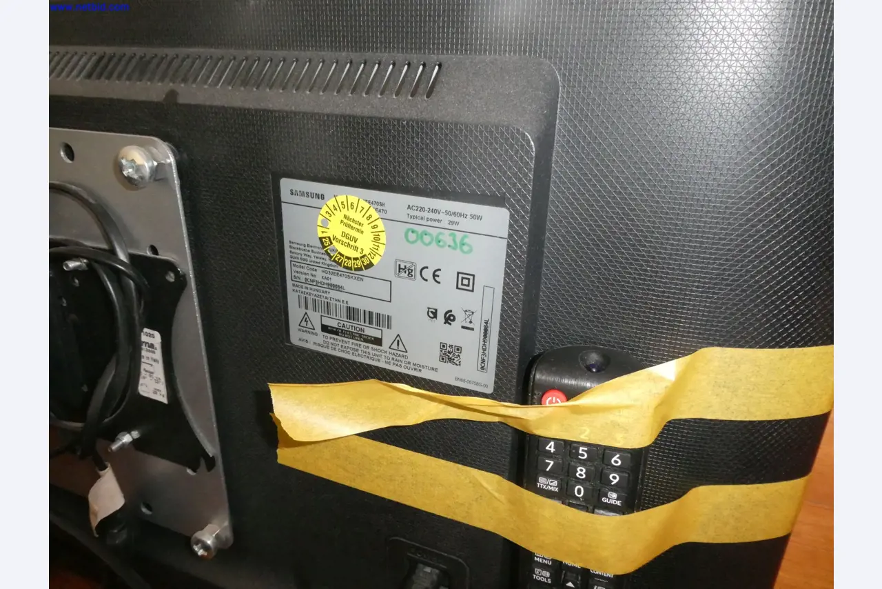 Medyczne urządzenia techniczne, wyposażenie i meble szpitalne-9