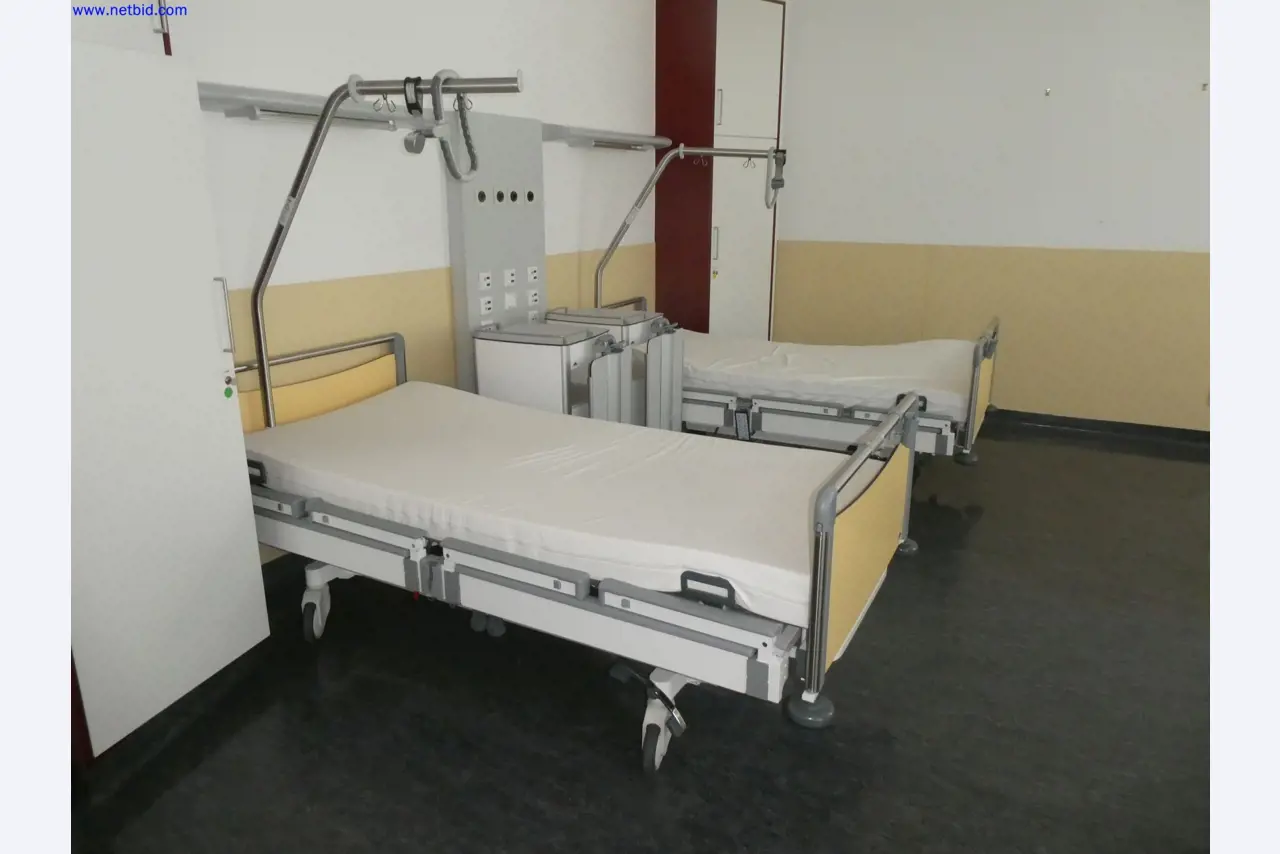 Medyczne urządzenia techniczne, wyposażenie i meble szpitalne-1