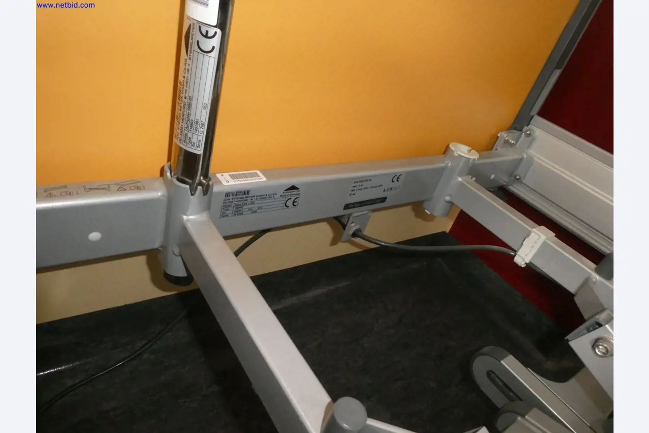 Medyczne urządzenia techniczne, wyposażenie i meble szpitalne-3