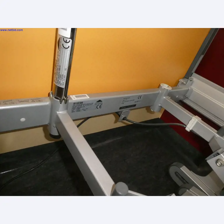 Medyczne urządzenia techniczne, wyposażenie i meble szpitalne-3