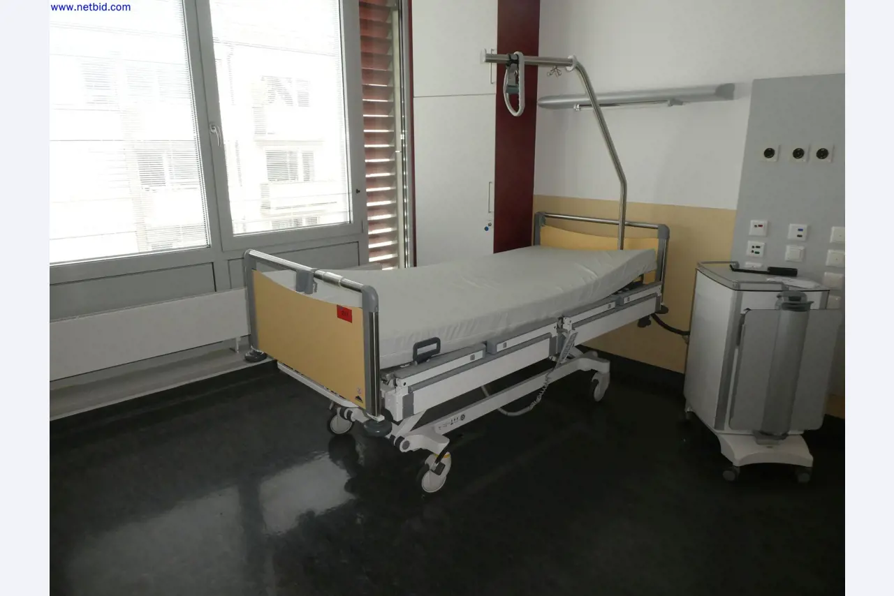 Medyczne urządzenia techniczne, wyposażenie i meble szpitalne-4