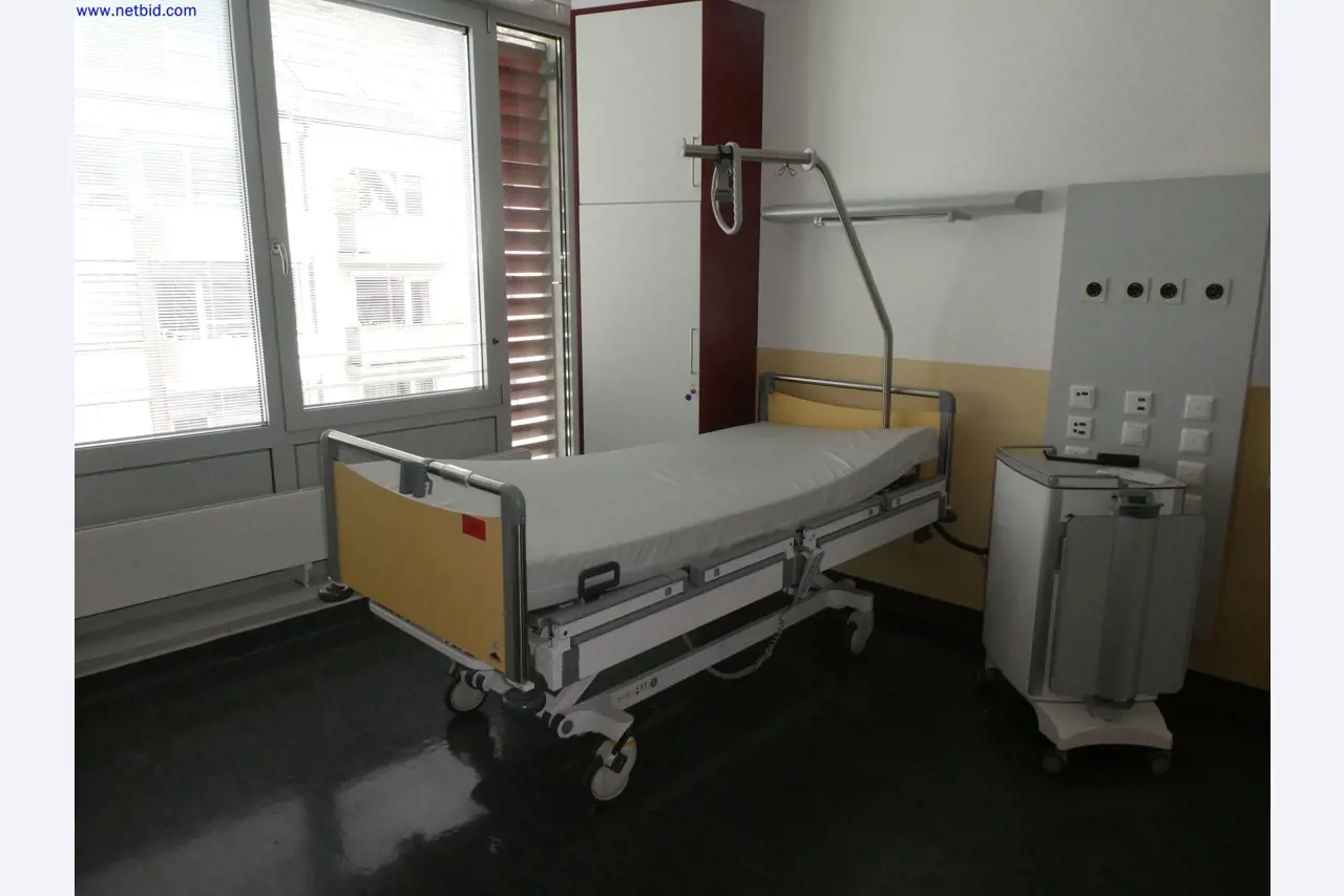 Medyczne urządzenia techniczne, wyposażenie i meble szpitalne-5