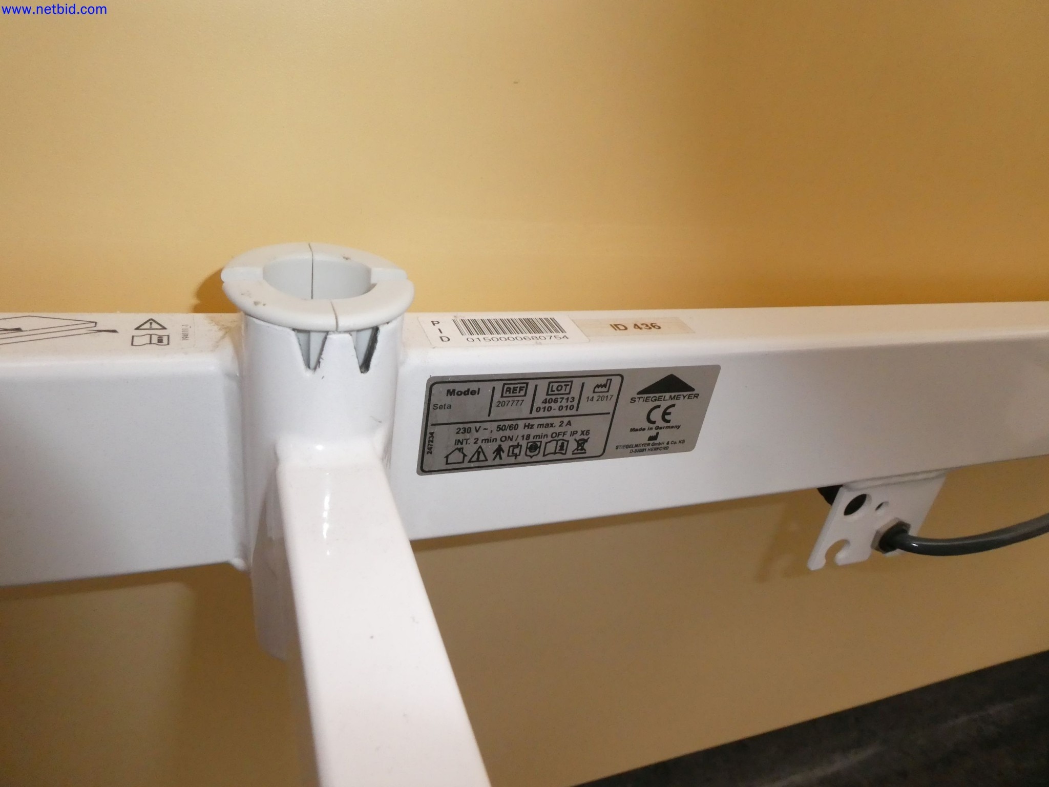 Medyczne urządzenia techniczne, wyposażenie i meble szpitalne-7