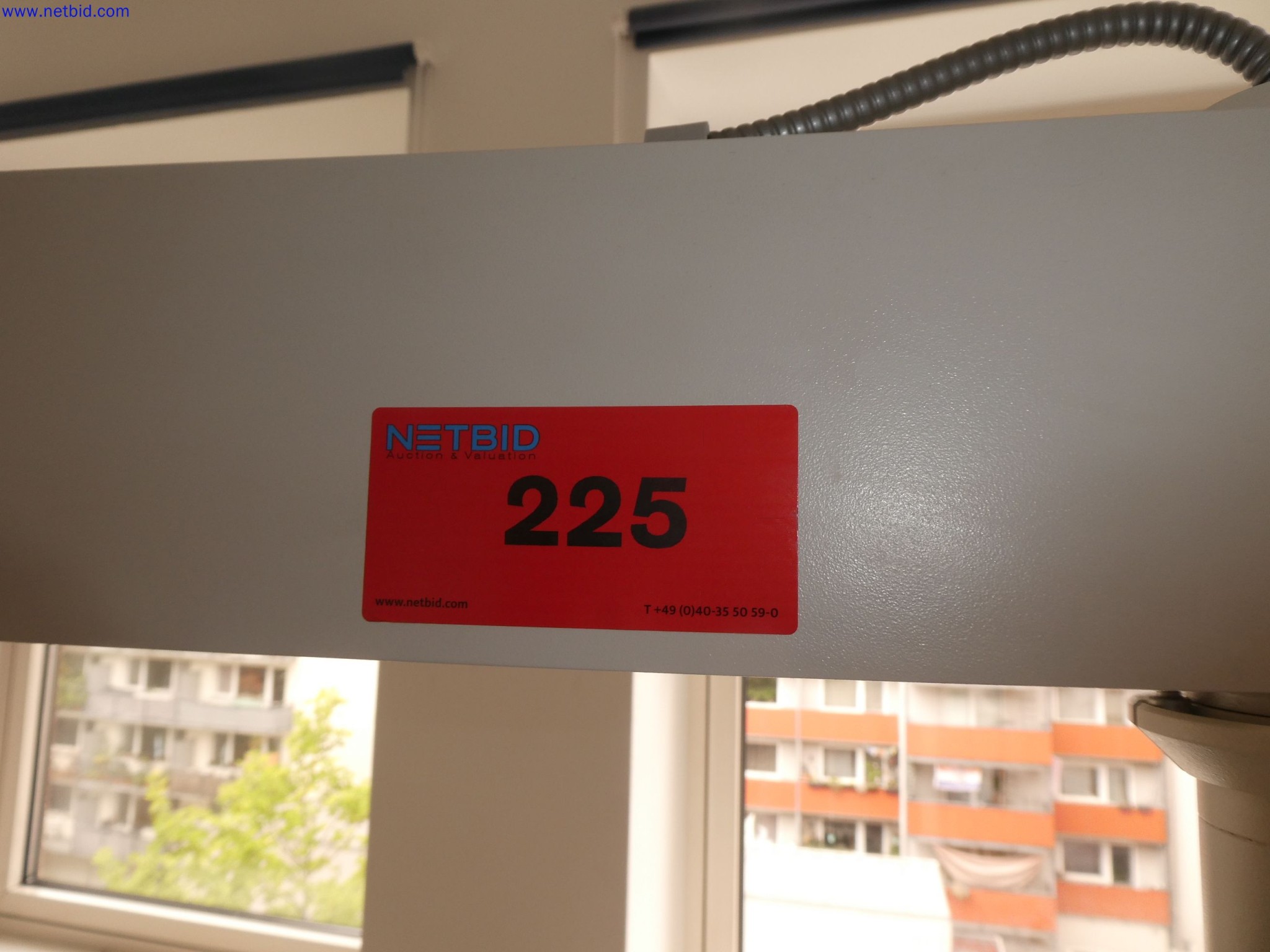 Medyczne urządzenia techniczne, wyposażenie i meble szpitalne-1