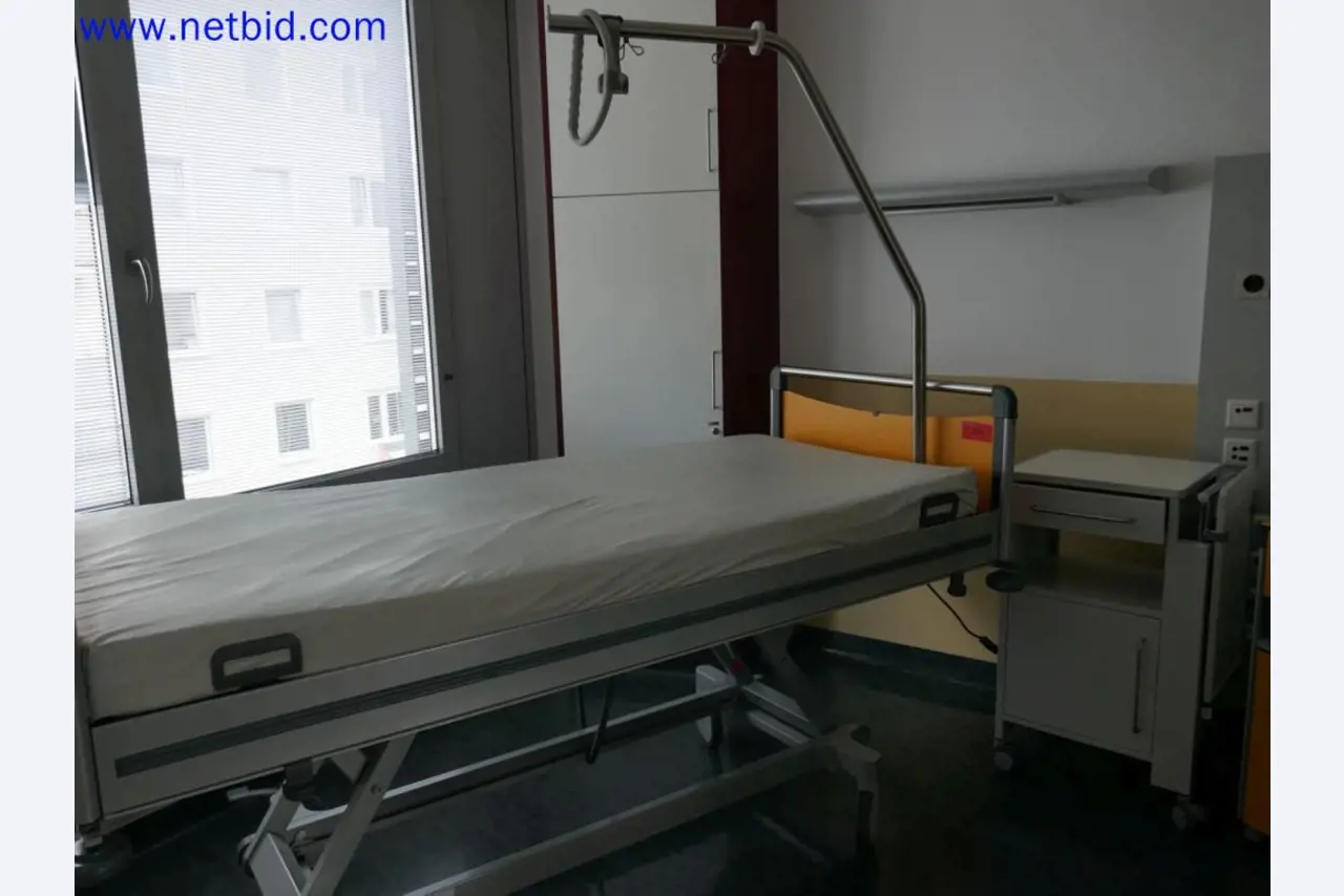 Medyczne urządzenia techniczne, wyposażenie i meble szpitalne-1