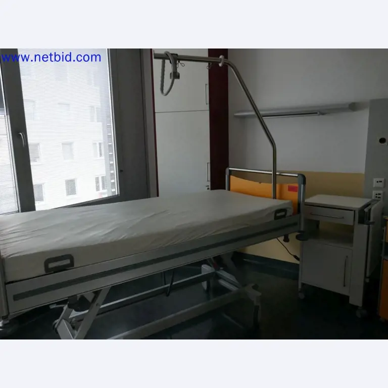 Medyczne urządzenia techniczne, wyposażenie i meble szpitalne-1