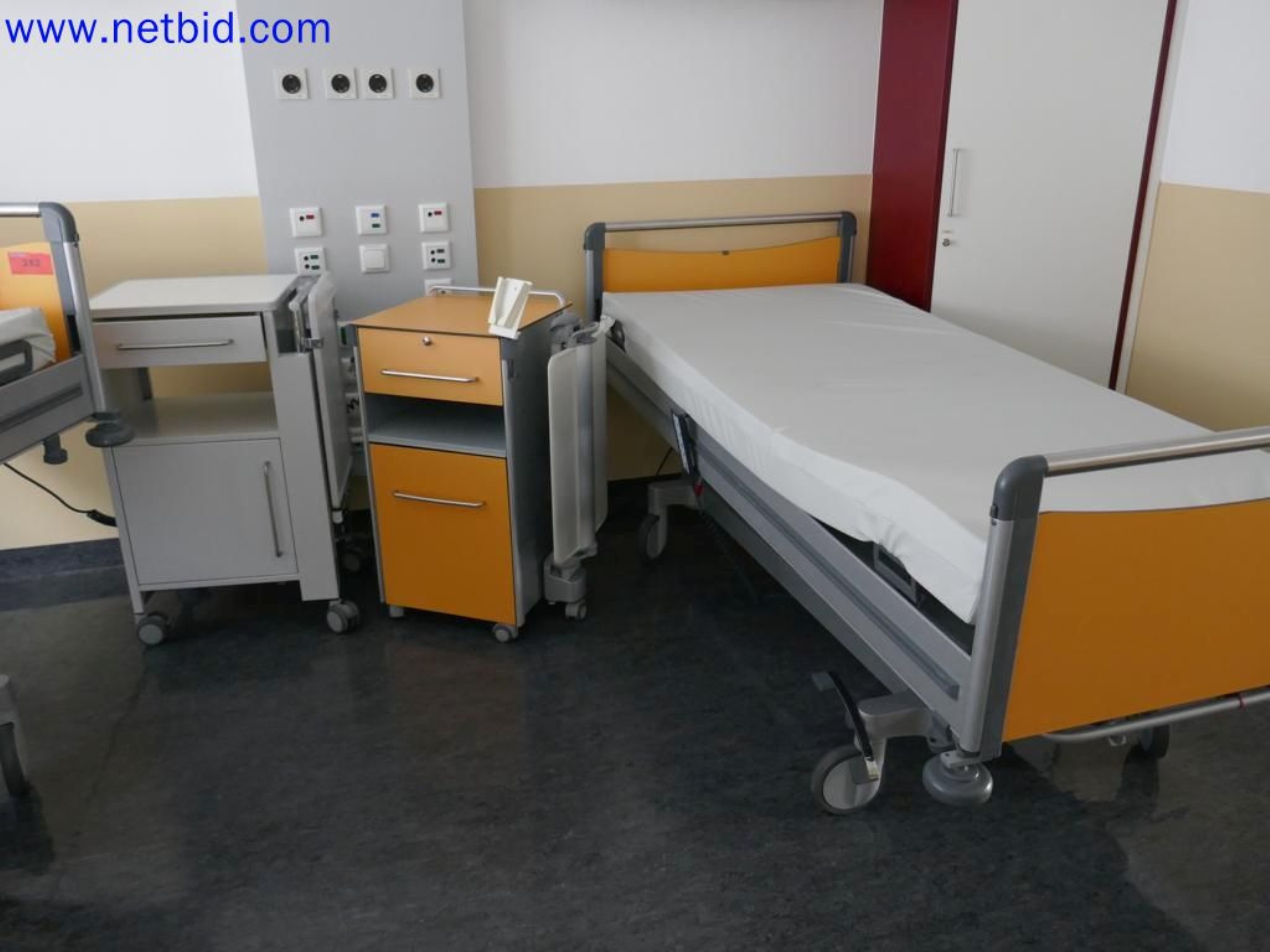 Medyczne urządzenia techniczne, wyposażenie i meble szpitalne-2