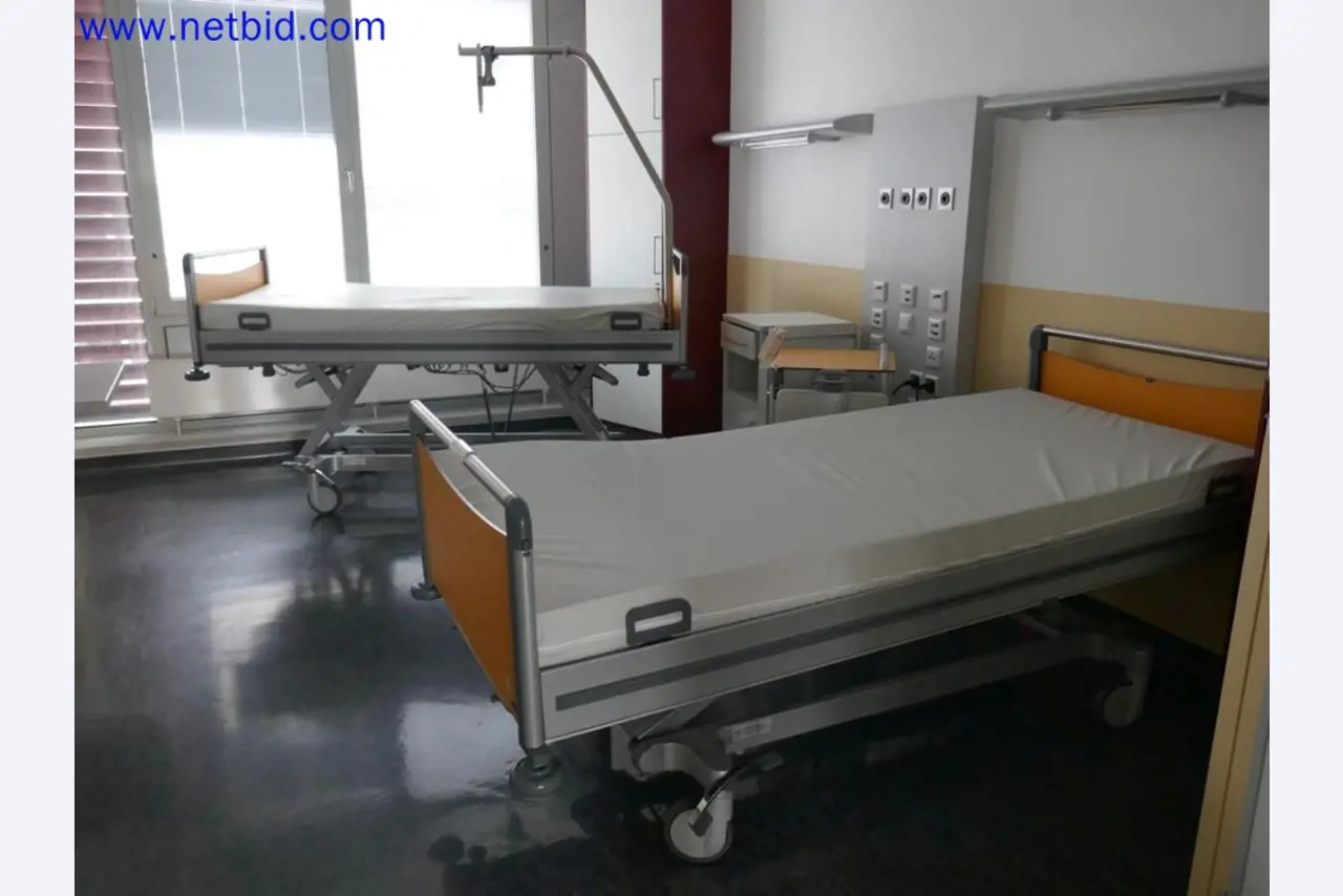 Medyczne urządzenia techniczne, wyposażenie i meble szpitalne-3