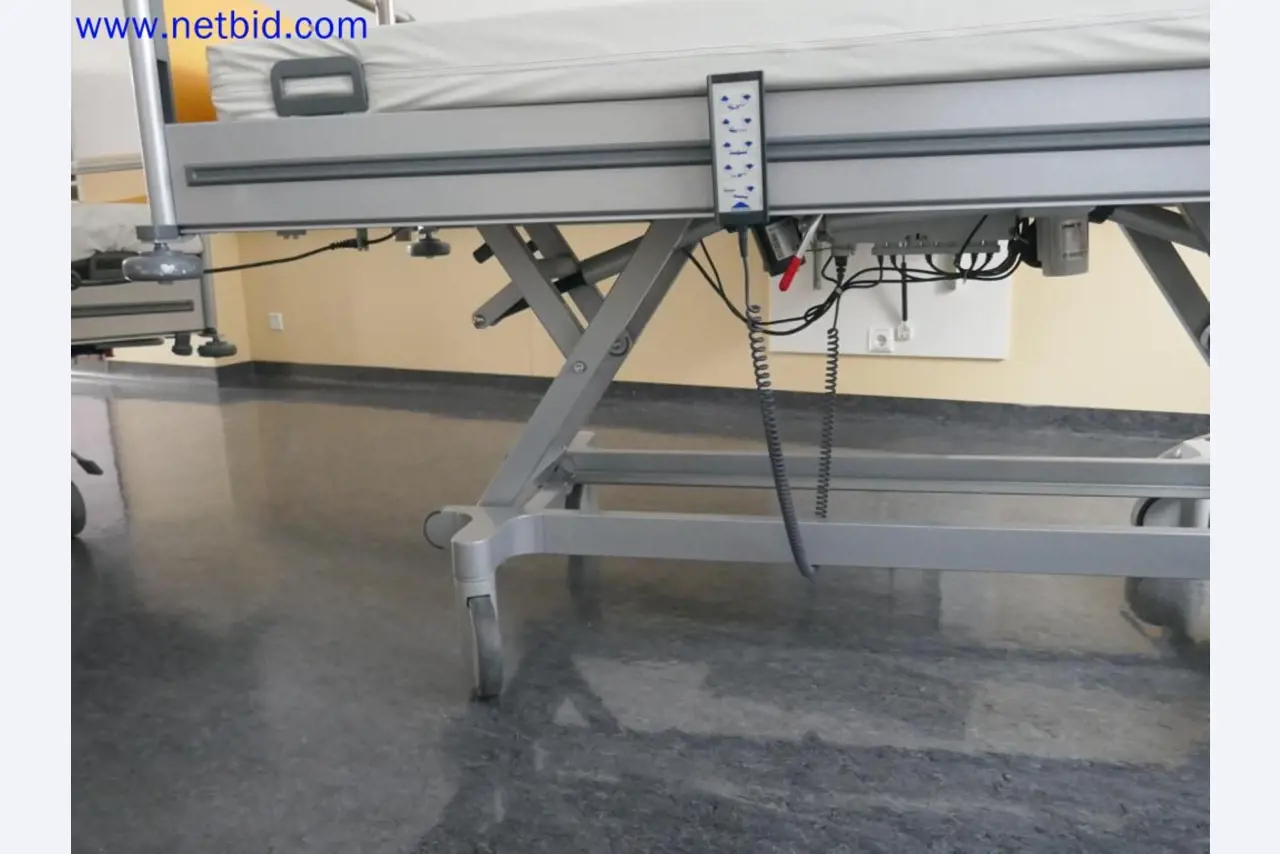 Medyczne urządzenia techniczne, wyposażenie i meble szpitalne-4