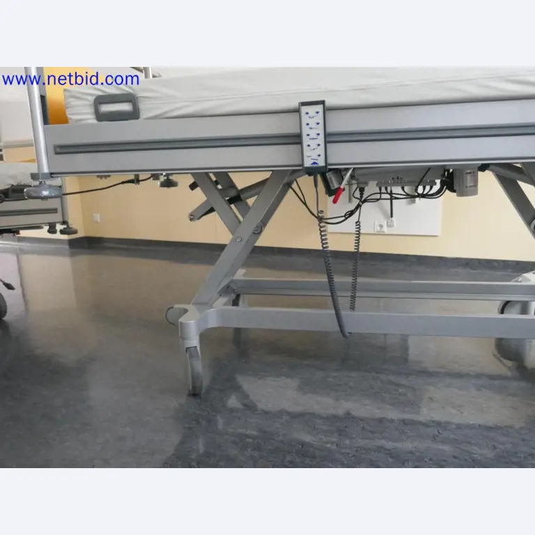 Medyczne urządzenia techniczne, wyposażenie i meble szpitalne-4