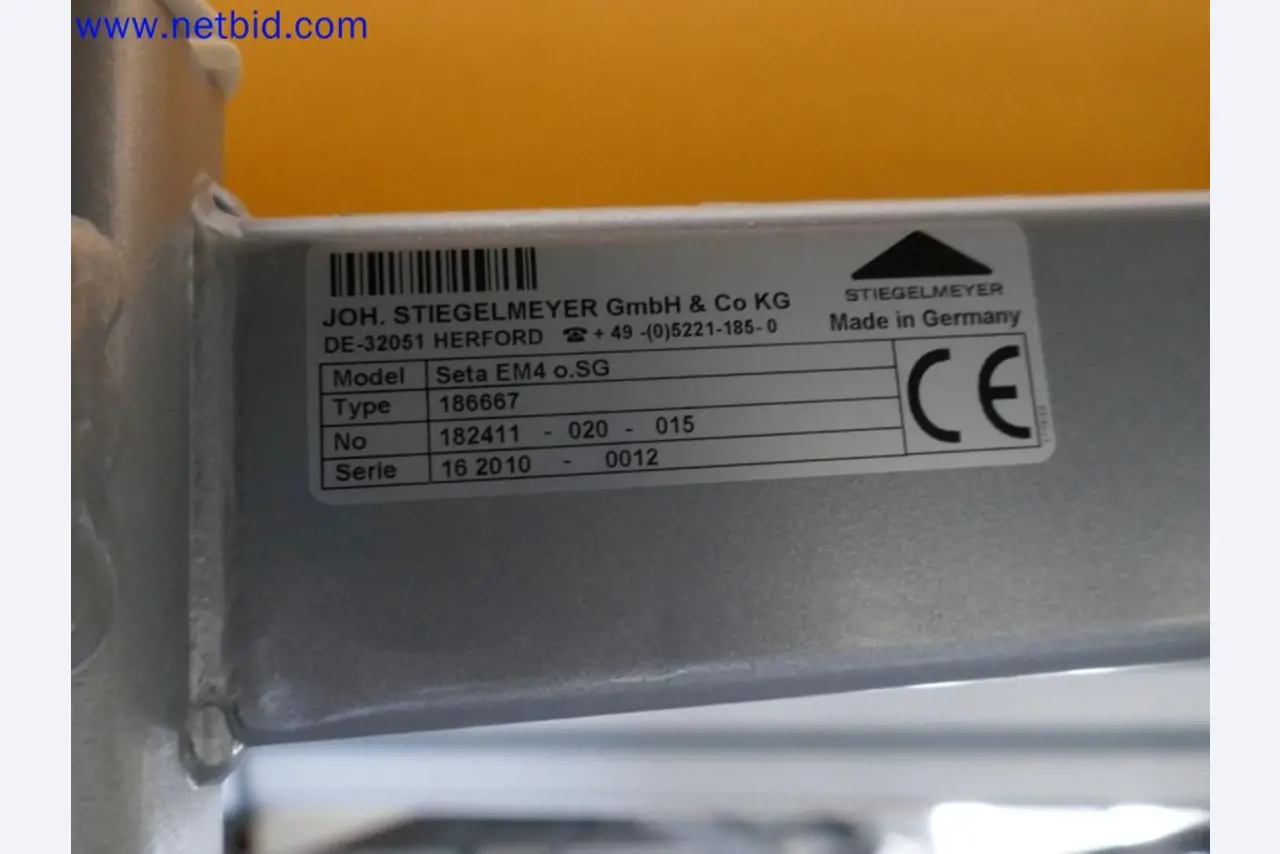 Medyczne urządzenia techniczne, wyposażenie i meble szpitalne-5