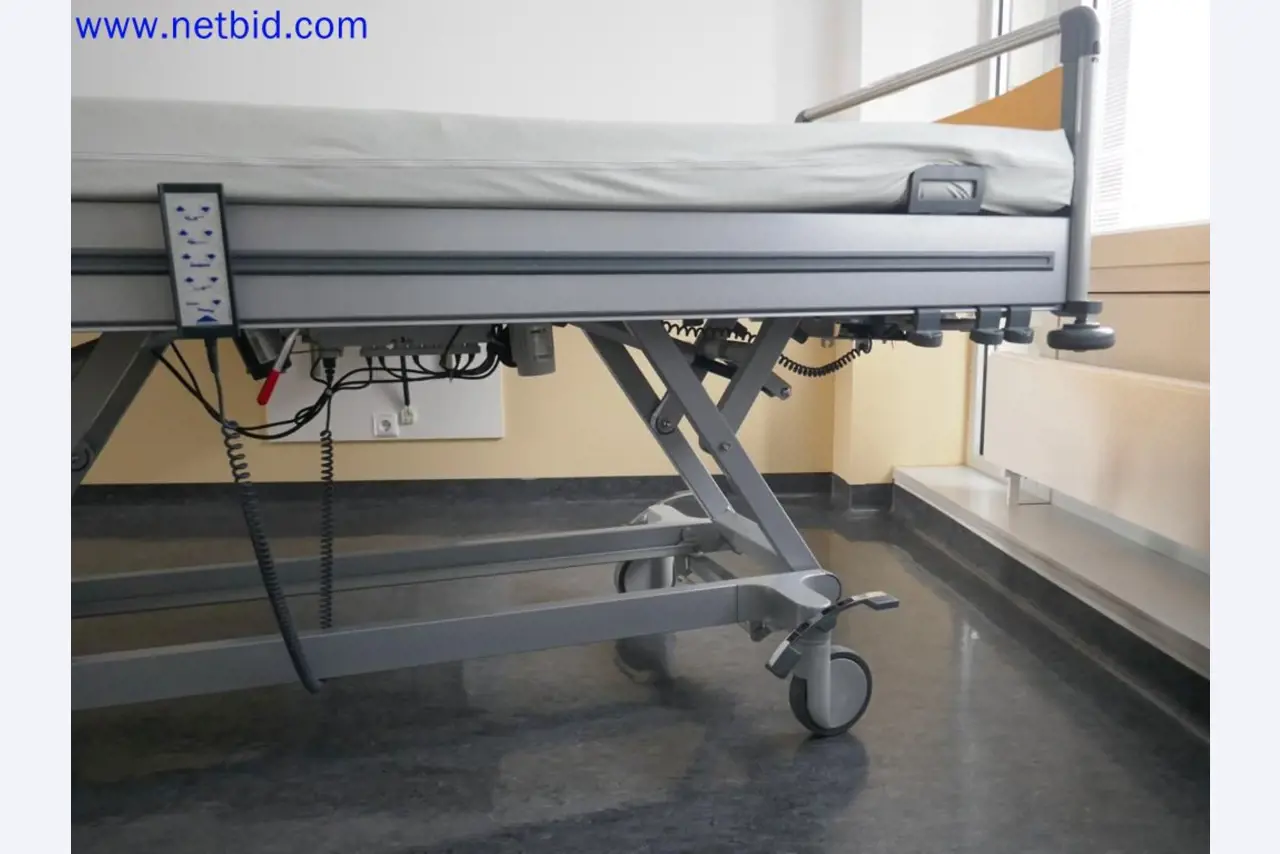 Medyczne urządzenia techniczne, wyposażenie i meble szpitalne-6