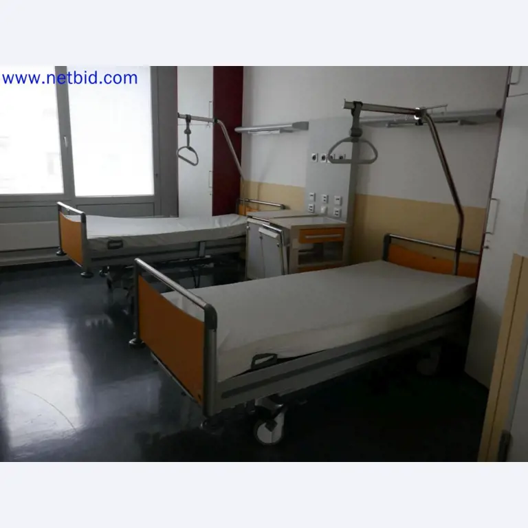 Medyczne urządzenia techniczne, wyposażenie i meble szpitalne-9