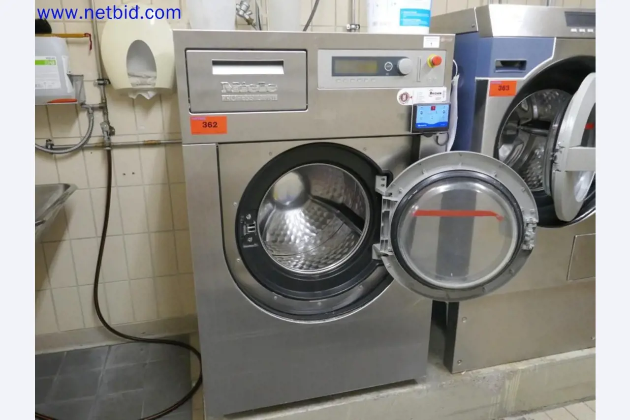 Medyczne urządzenia techniczne, wyposażenie i meble szpitalne-1