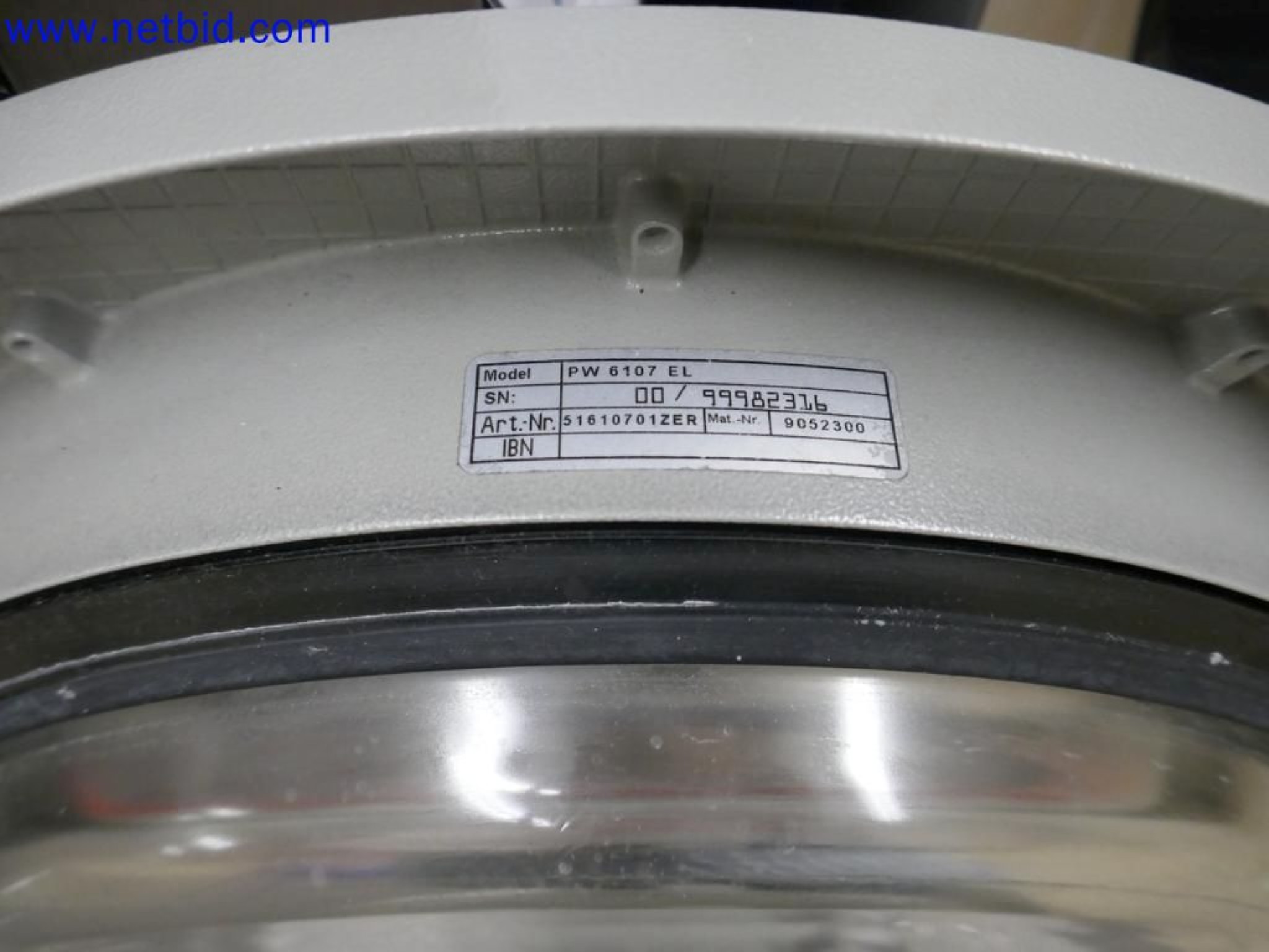 Medyczne urządzenia techniczne, wyposażenie i meble szpitalne-2