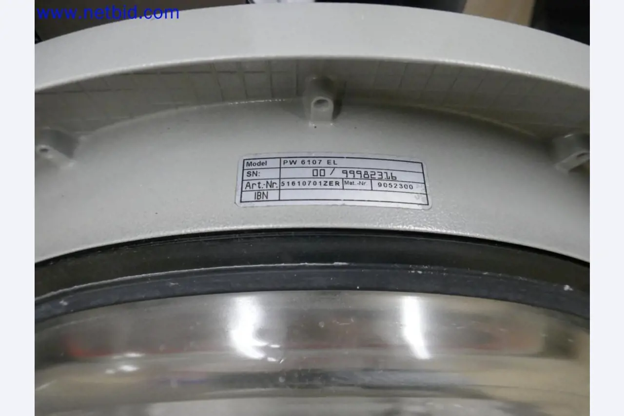 Medyczne urządzenia techniczne, wyposażenie i meble szpitalne-2