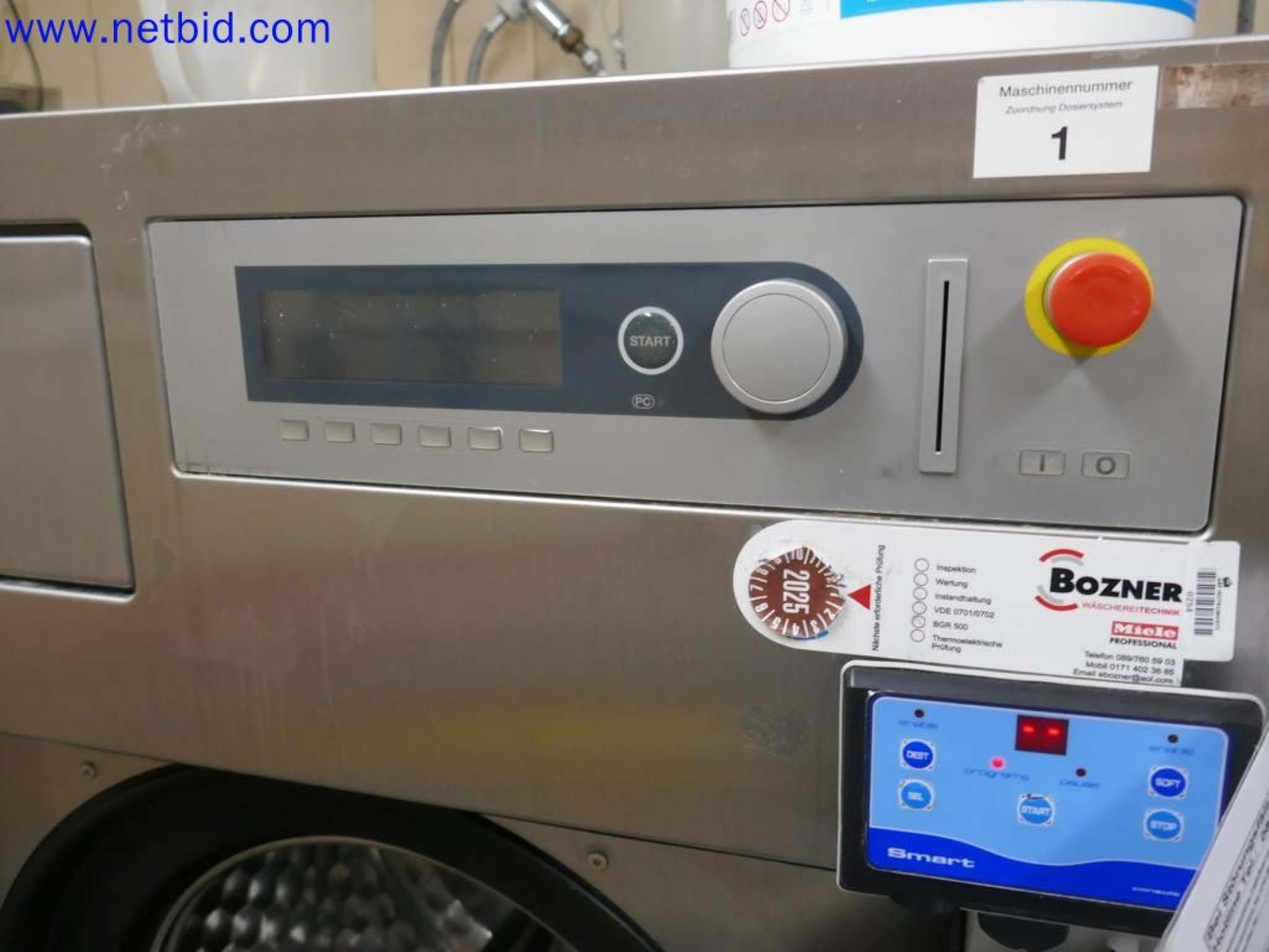 Medyczne urządzenia techniczne, wyposażenie i meble szpitalne-3