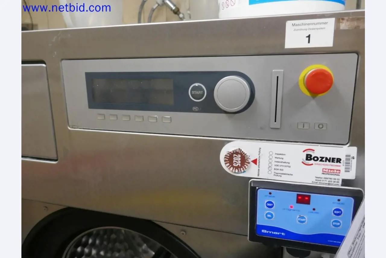 Medyczne urządzenia techniczne, wyposażenie i meble szpitalne-3