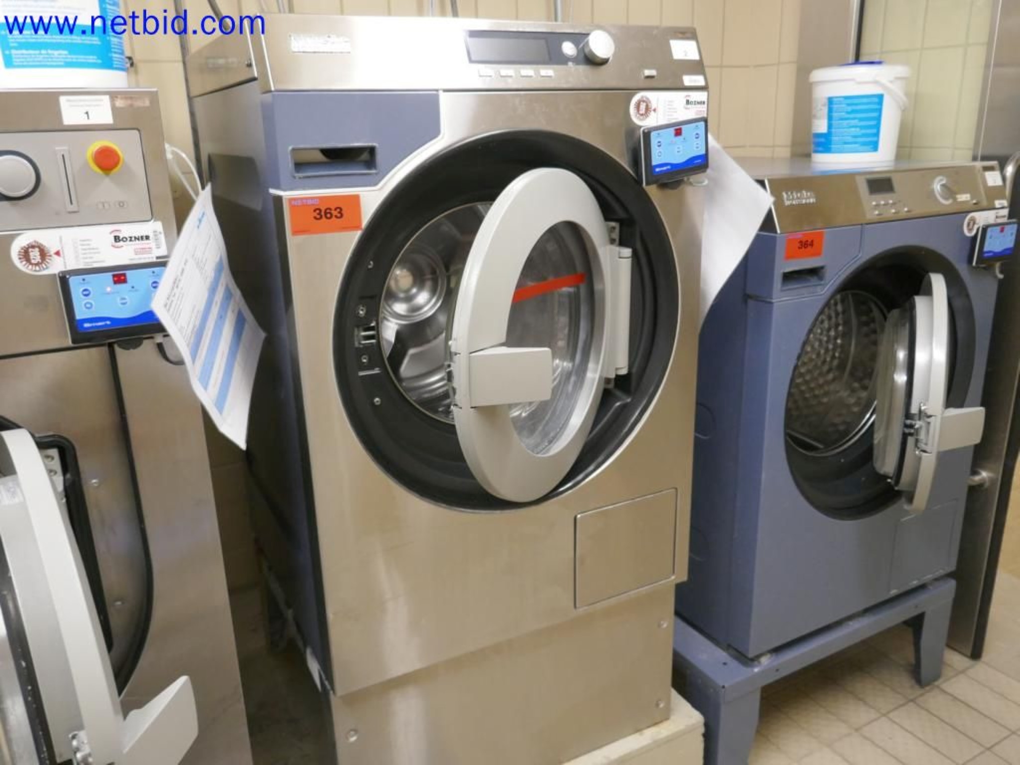 Medyczne urządzenia techniczne, wyposażenie i meble szpitalne-1