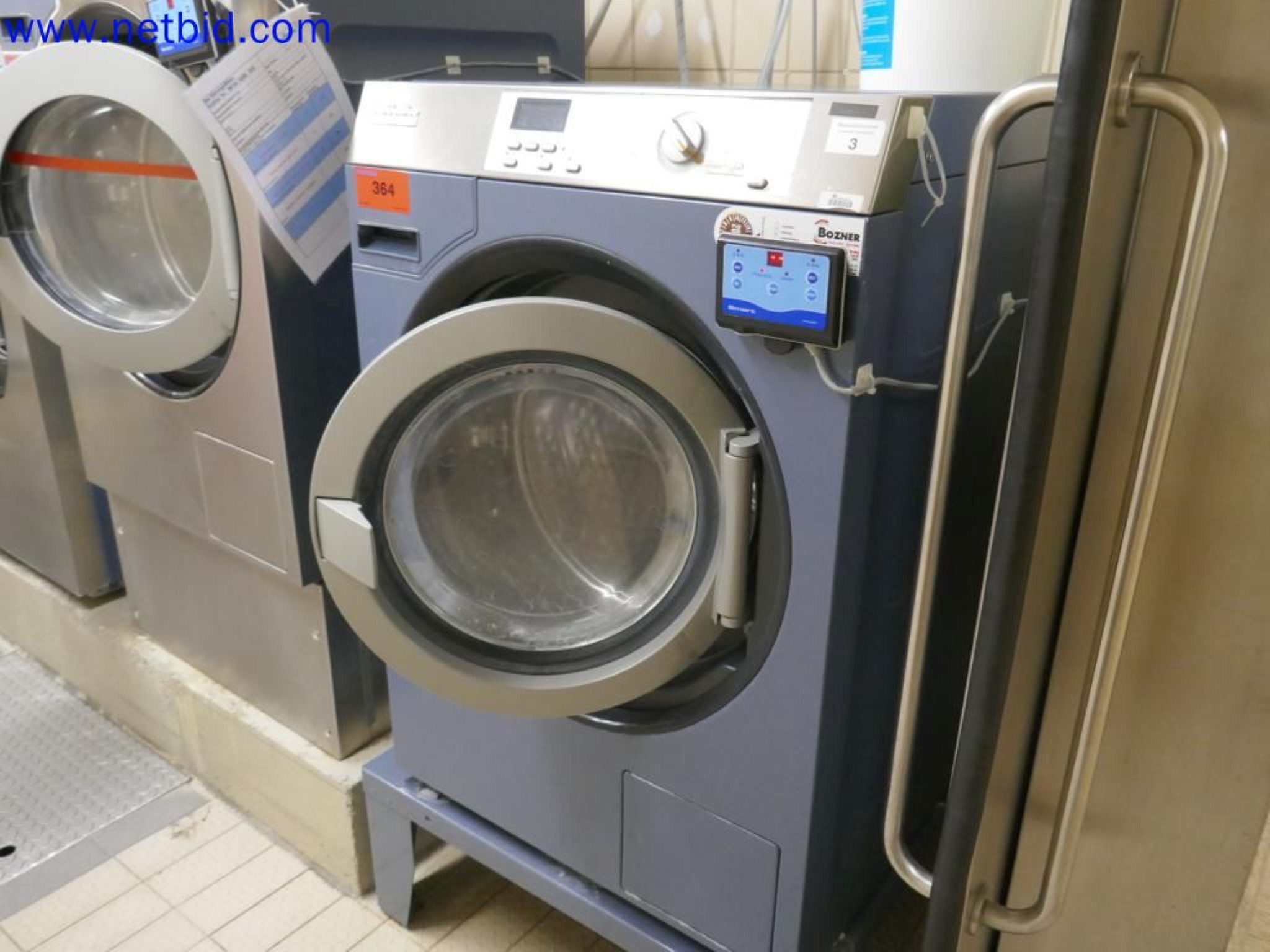 Medyczne urządzenia techniczne, wyposażenie i meble szpitalne-1